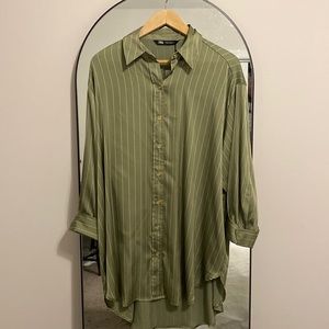 Zara Womens collared shirt dress in green with white pin stripe in XS.